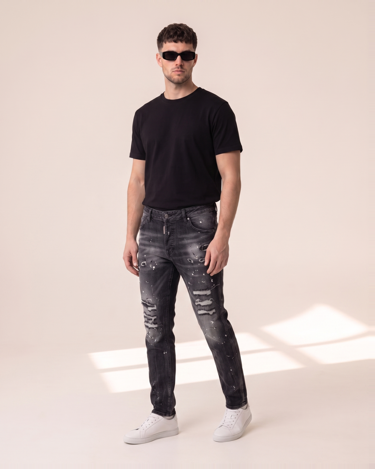 DSQ6 – Dsquared2 črne kavbojke z raztrganinami