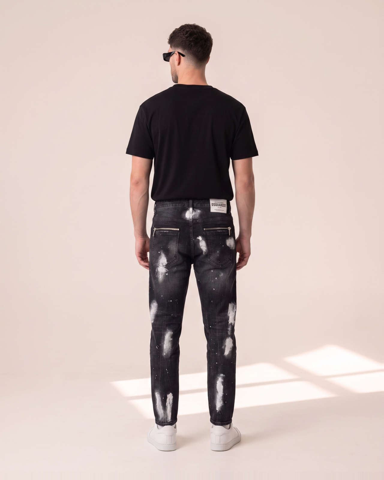 DSQ5 – Dsquared2 črne kavbojke z belimi packami barve - slika 2