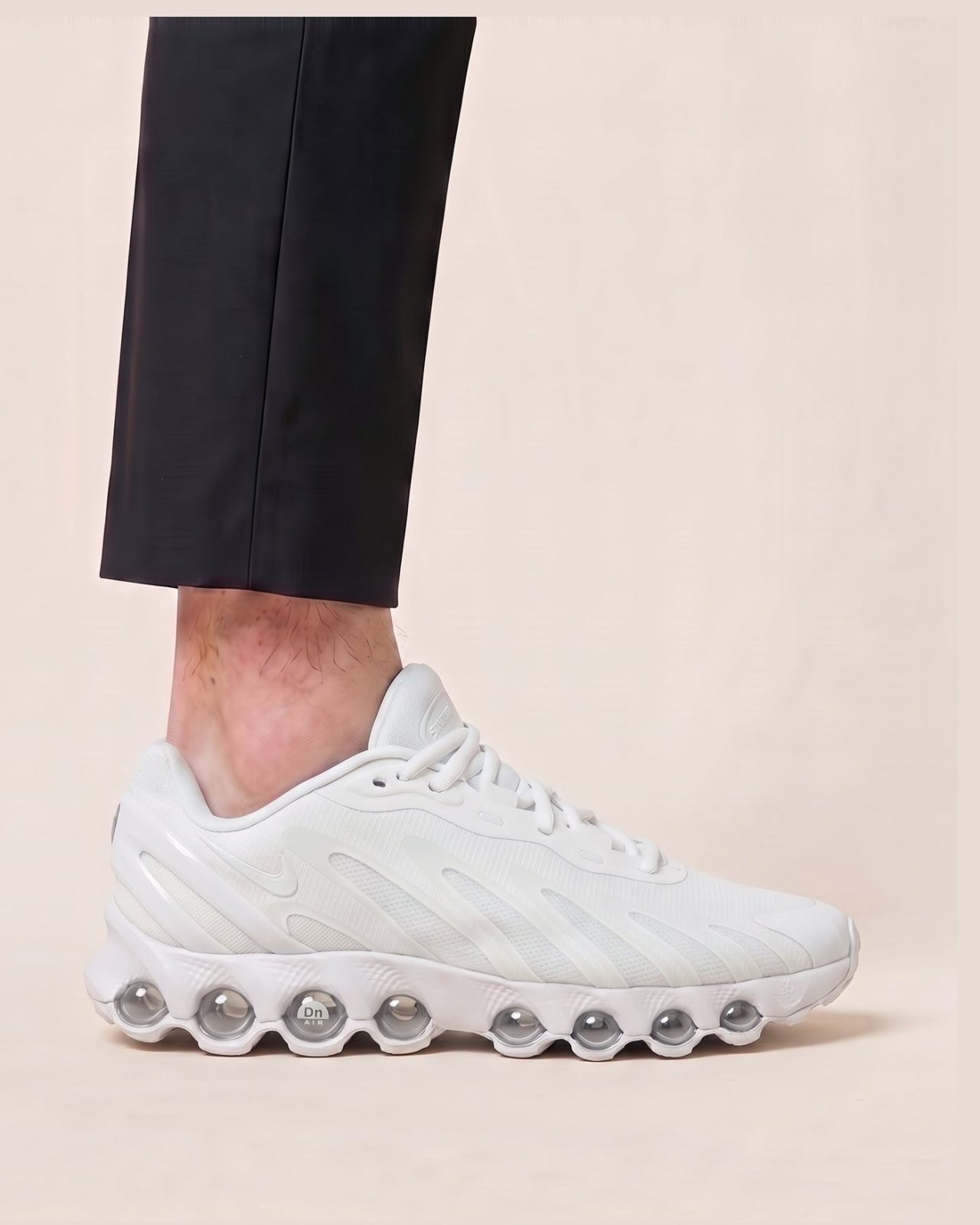 Nike Air Max Dn8 športni copati - slika 3