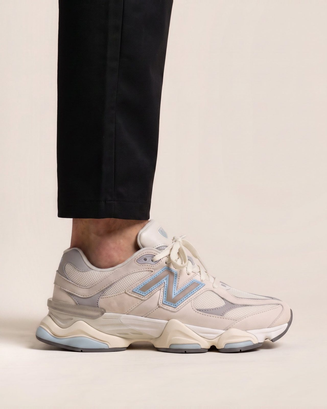 New Balance 9060 športni copati - slika 3