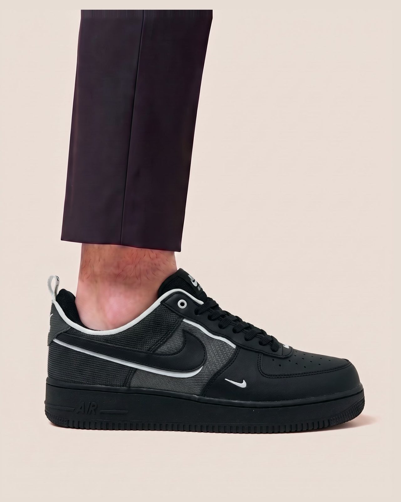 Nike Air Force 1 Low športni copati - slika 10