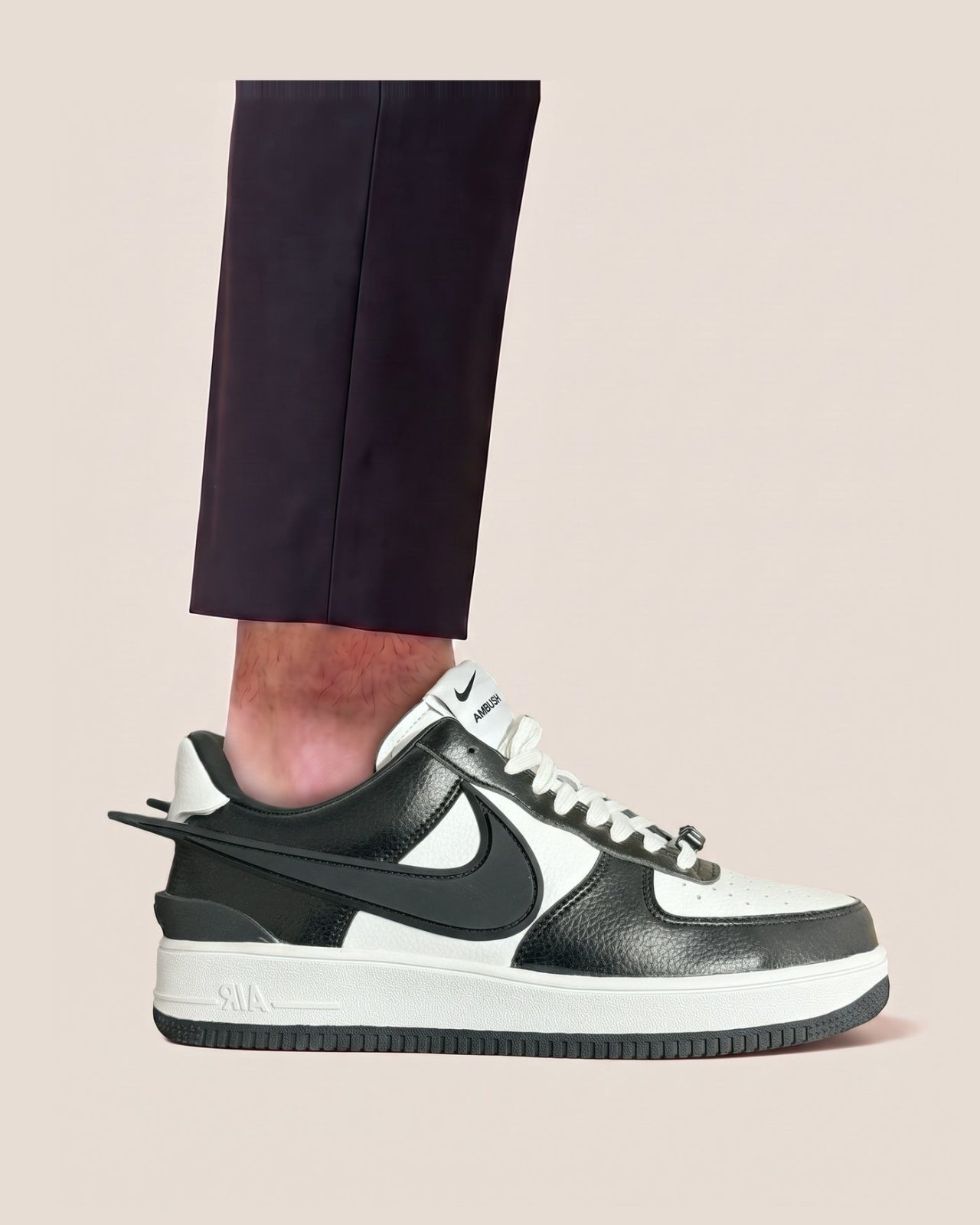 Nike Air Force 1 Low športni copati - slika 9