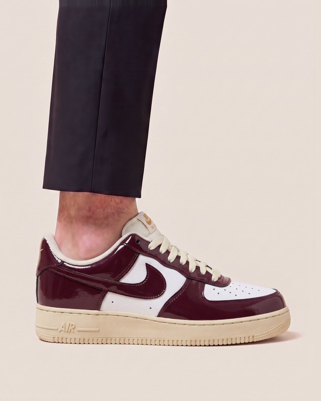 Nike Air Force 1 Low športni copati - slika 2