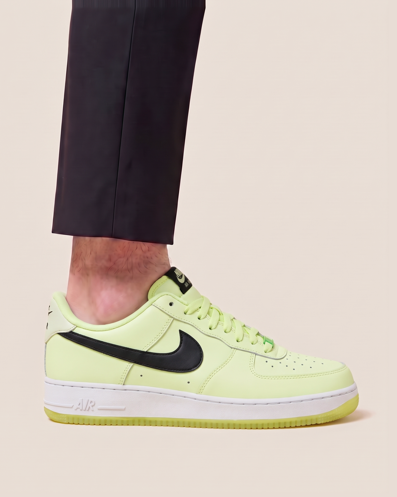 Nike Air Force 1 Low športni copati - slika 3