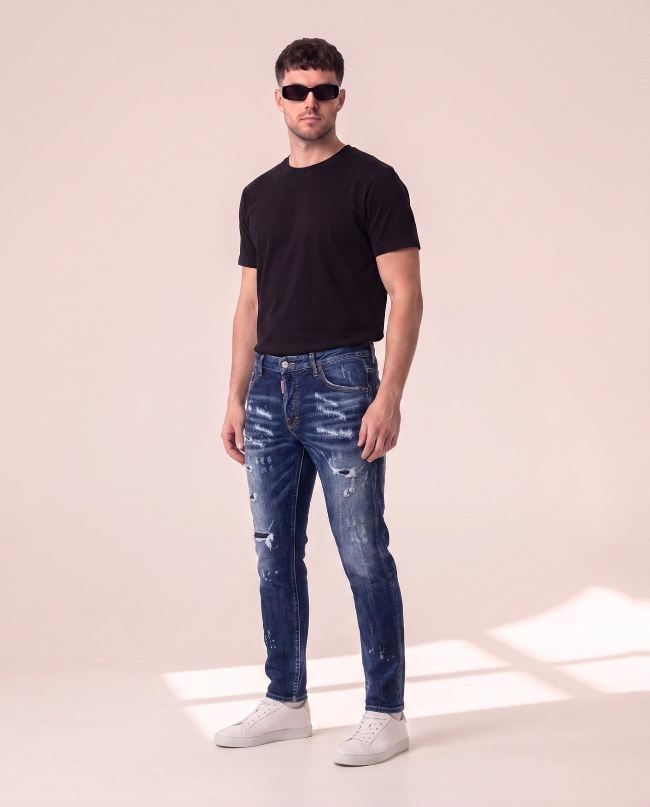 K11 – Dsquared2 modre kavbojke z raztrganinami na kolenih