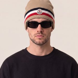 Moncler zimska kapa s tribarvno progo