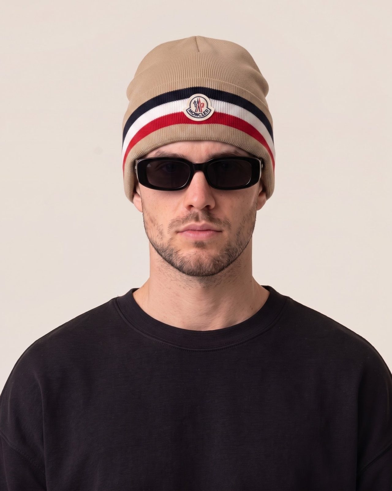 Moncler zimska kapa s tribarvno progo