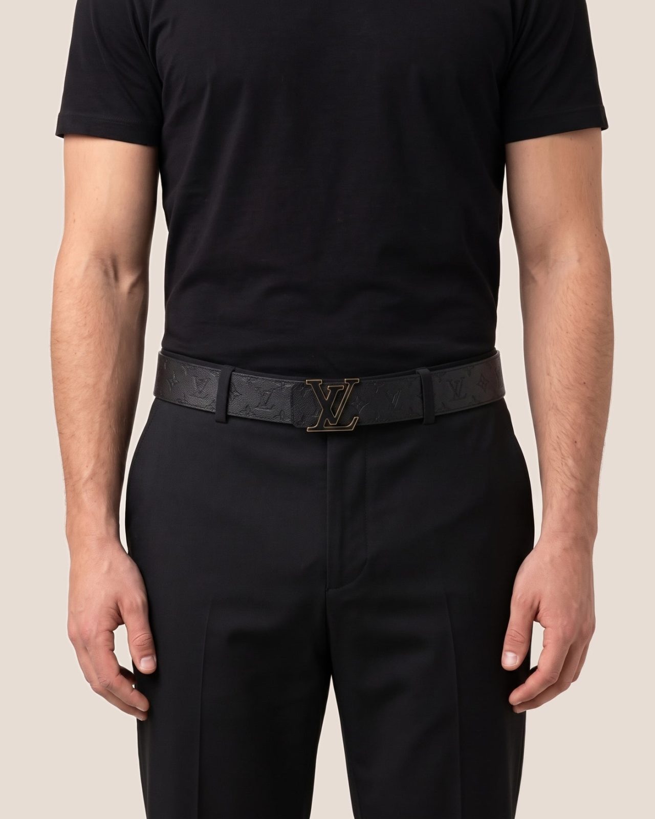 CF4 – Louis Vuitton črn pas z reliefnim monogramom - slika 2