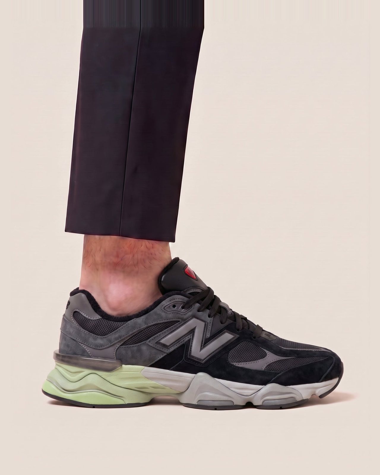 New Balance 9060 športni copati - slika 11