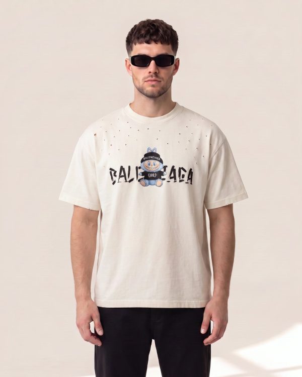 Balenciaga raztrgana majica s plišasto igračo