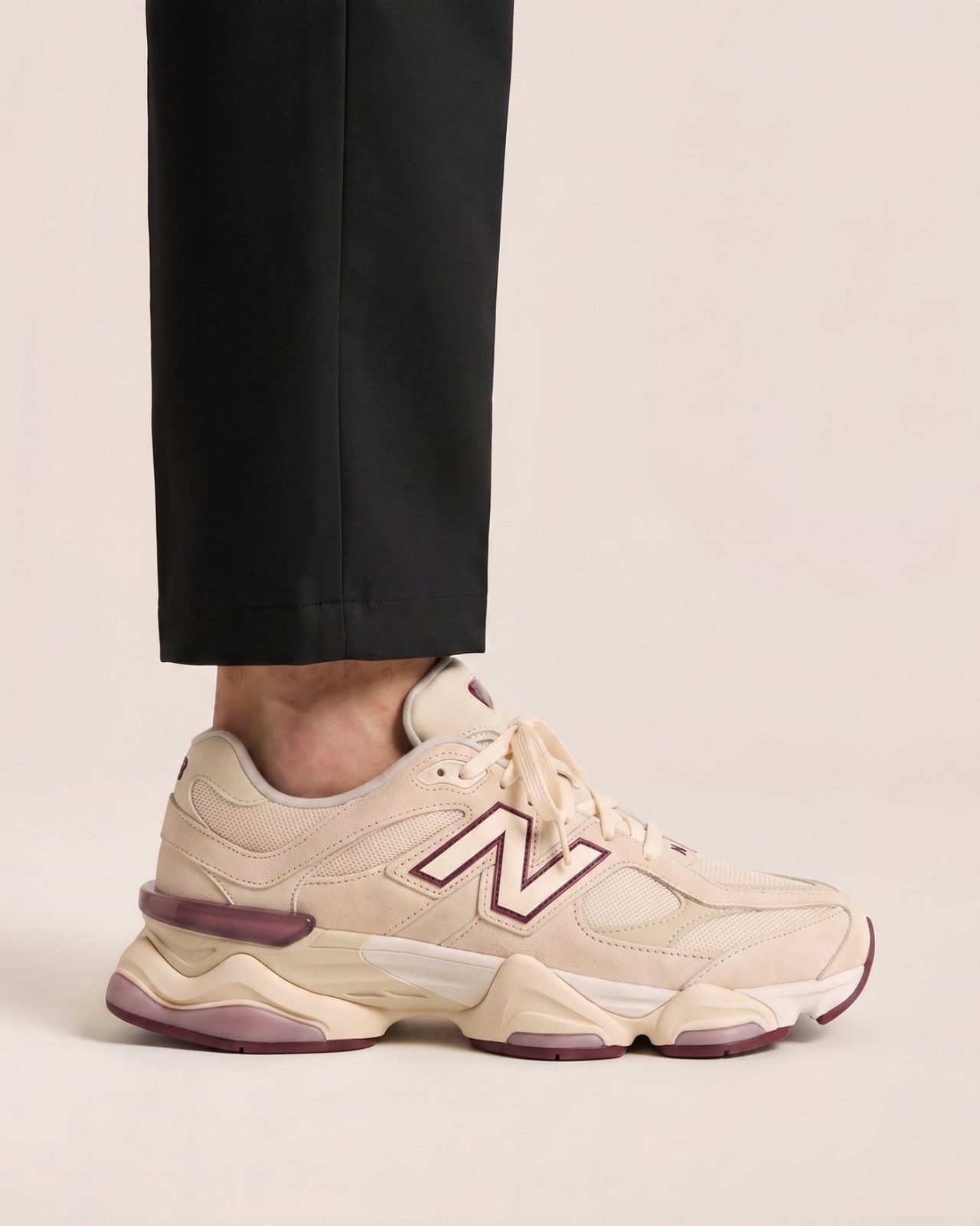 New Balance 9060 športni copati - slika 2