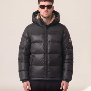 Burberry svetleča puhovka s karo kapuco