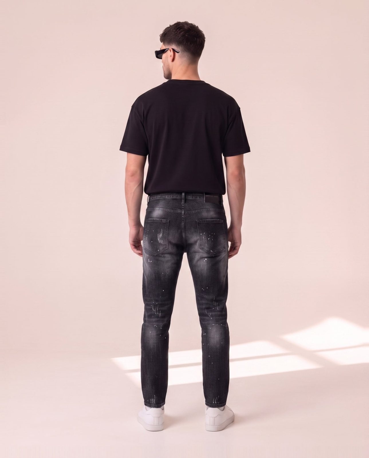 K6 – Dsquared2 črne kavbojke z mehkim obledevanjem - slika 2