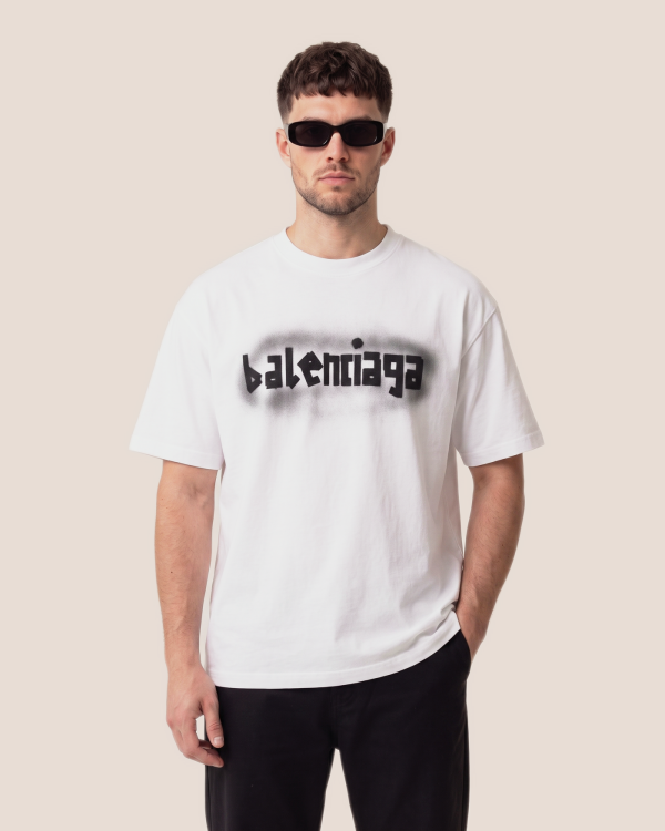 Balenciaga majica s sprejanim napisom