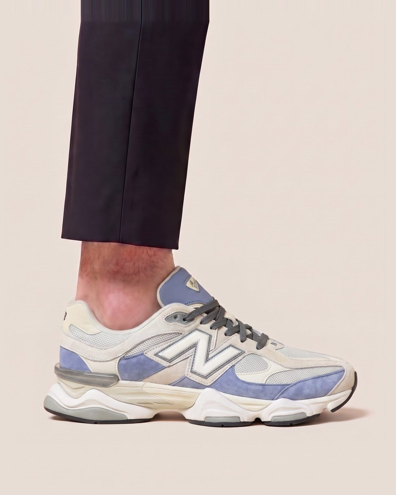 New Balance 9060 športni copati - slika 8