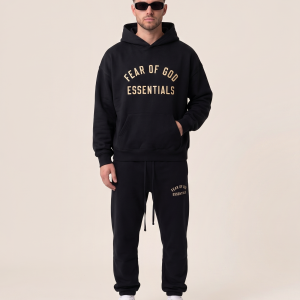 Essentials komplet trenirke z velikim napisom