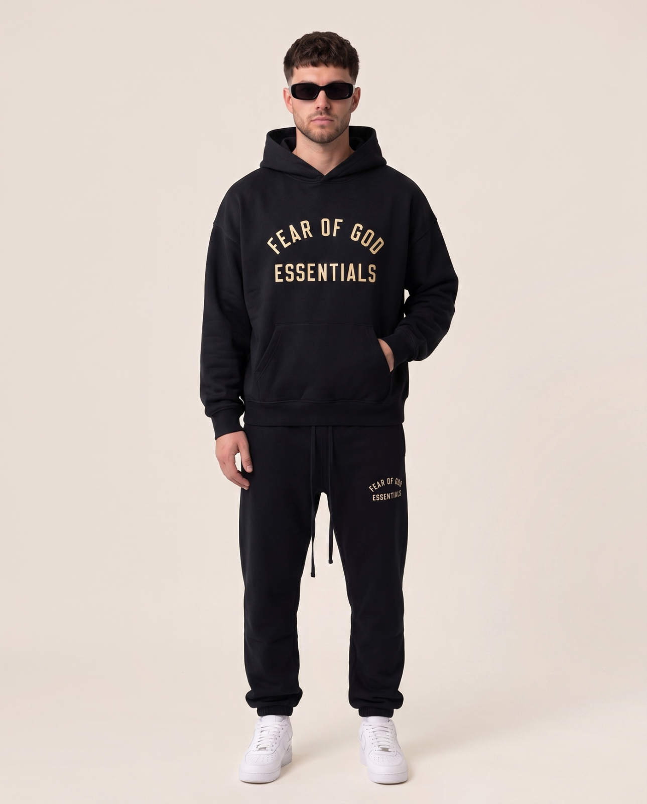Essentials komplet trenirke z velikim napisom