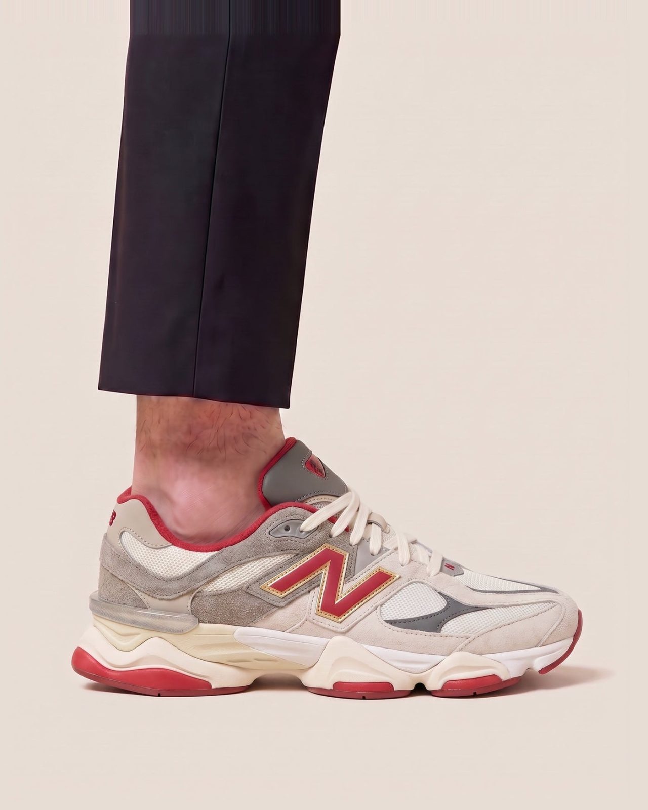 New Balance 9060 športni copati - slika 7