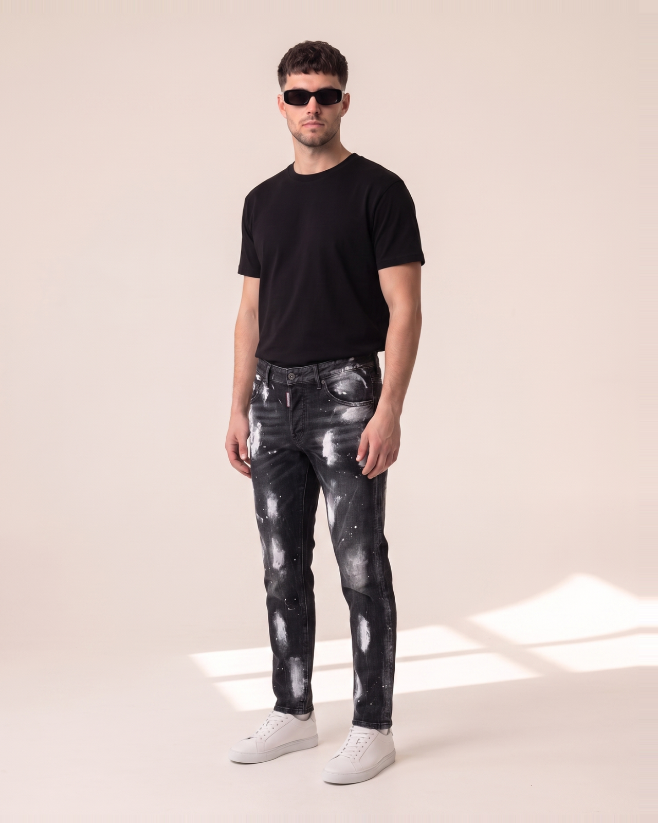 DSQ5 – Dsquared2 črne kavbojke z belimi packami barve