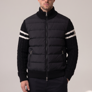 Moncler črna puhovka s pletenimi rokavi in progami