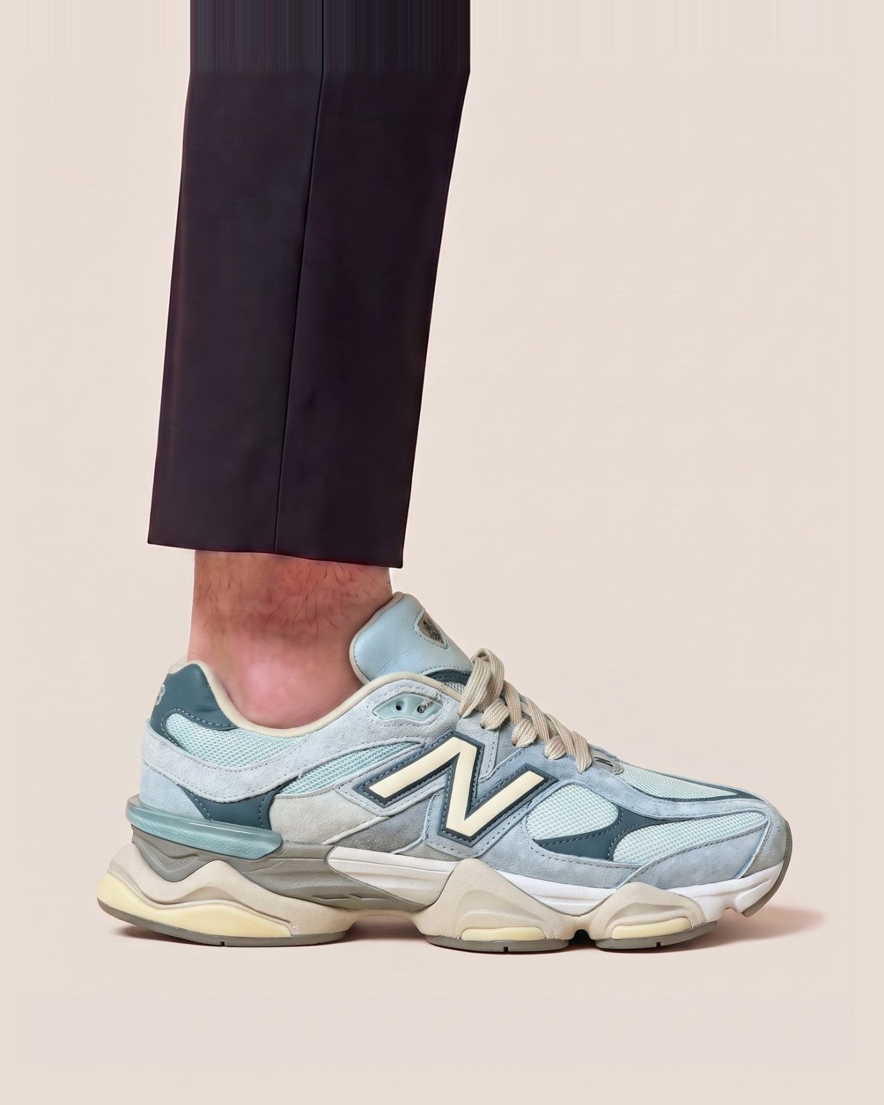 New Balance 9060 športni copati - slika 9
