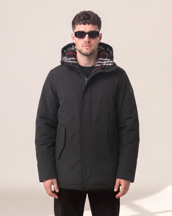 Burberry črna parka s karo kapuco