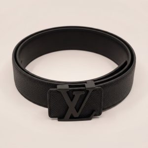 CF3 – Louis Vuitton črn pas Taiga