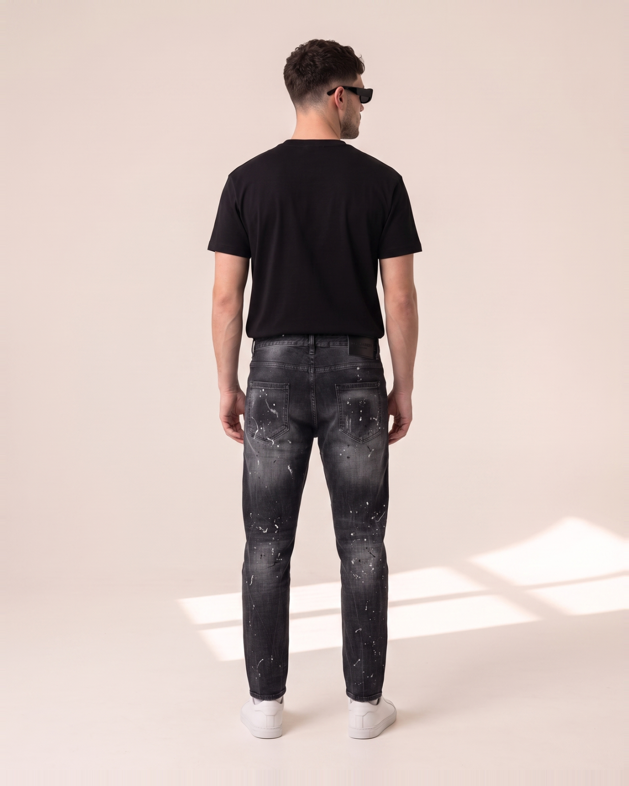 DSQ6 – Dsquared2 črne kavbojke z raztrganinami - slika 2