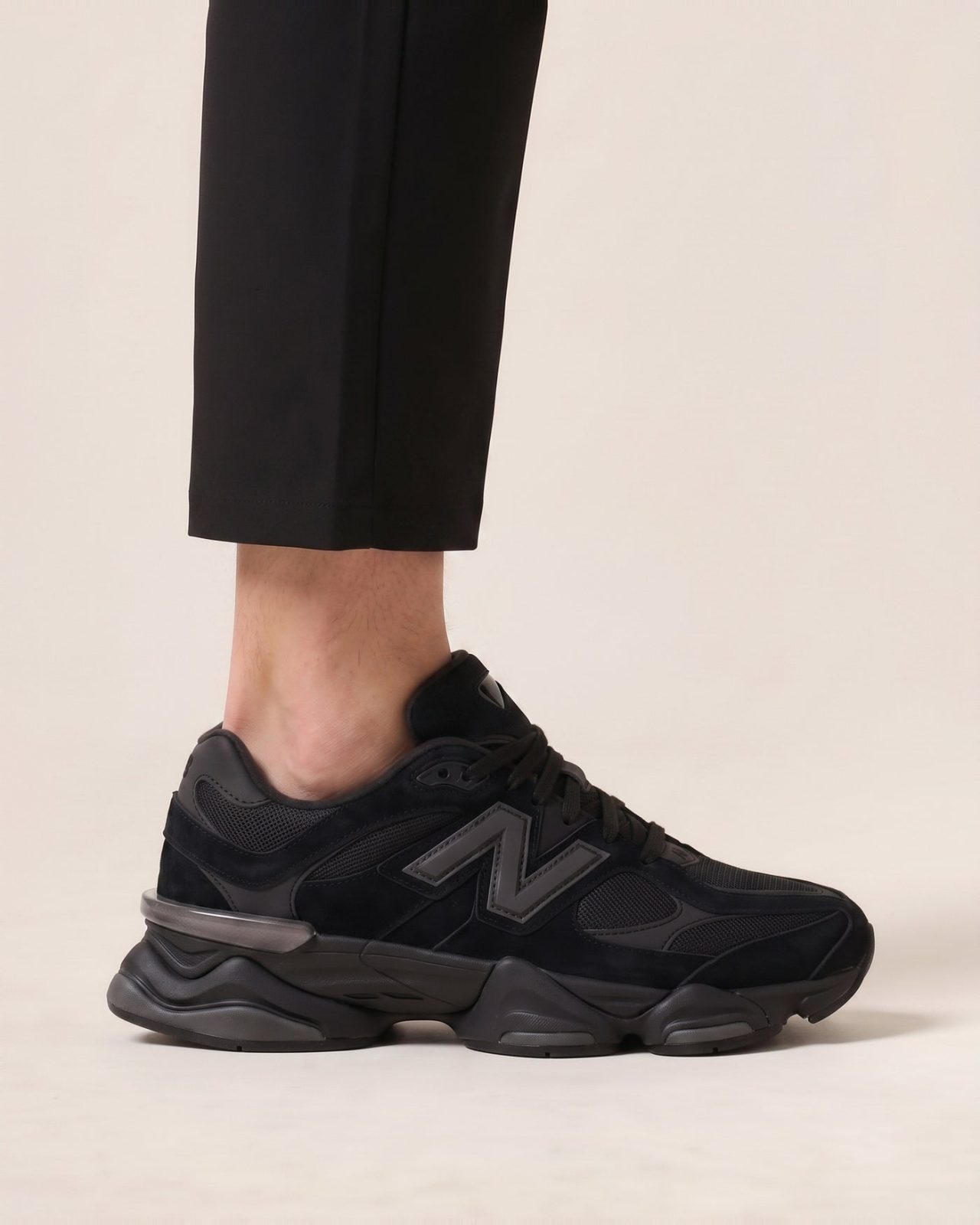 New Balance 9060 športni copati - slika 12
