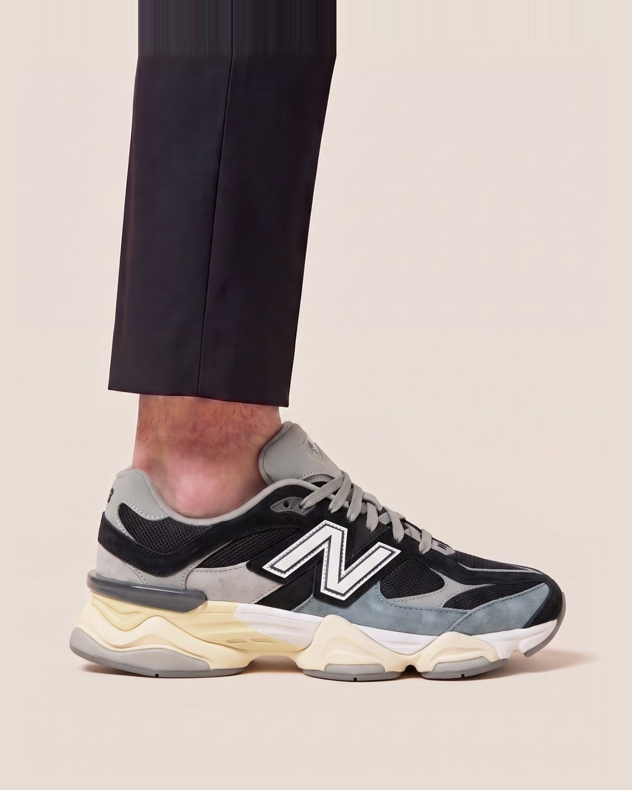 New Balance 9060 športni copati - slika 10